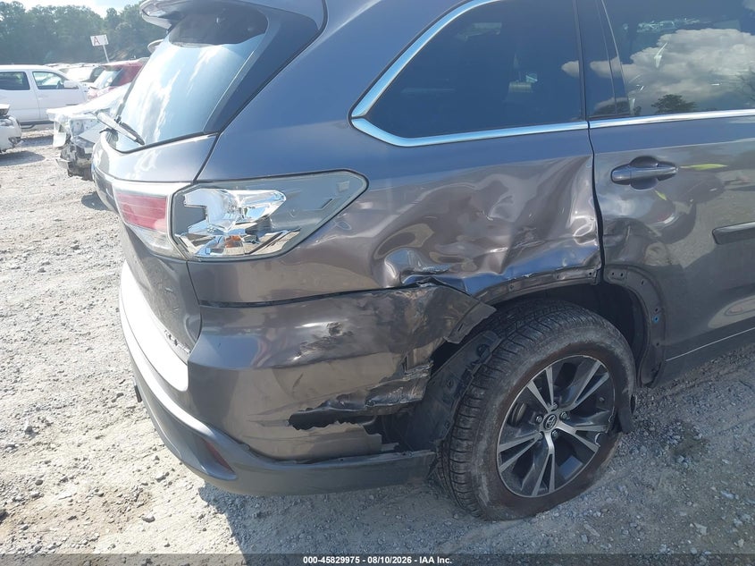 2016 TOYOTA HIGHLANDER auction photo 6