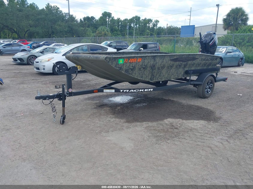 2026 TRACKER 16' auction photo 2