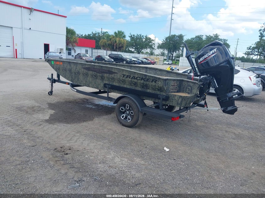 2026 TRACKER 16' auction photo 3