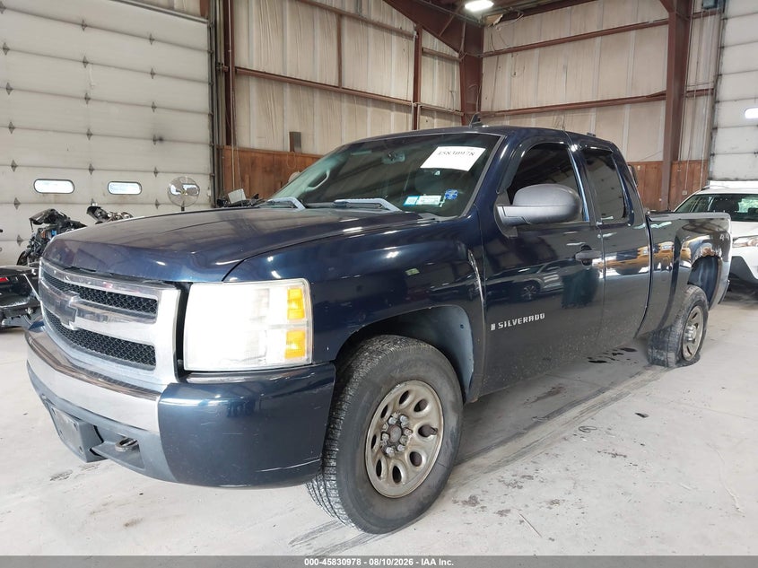 2007 Chevrolet Silverado, Normal Wear & Tear, IAAI, VIN 2GCEK19J871690273 — photo 2