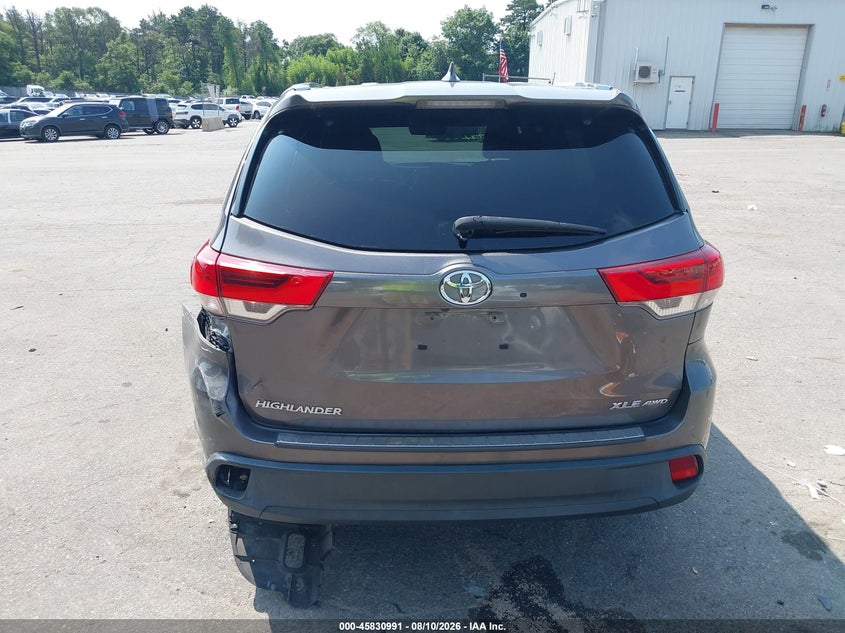 TOYOTA HIGHLANDER - zdjęcie 16