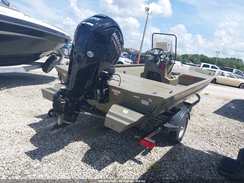 2025 TRACKER 19' auction photo 4