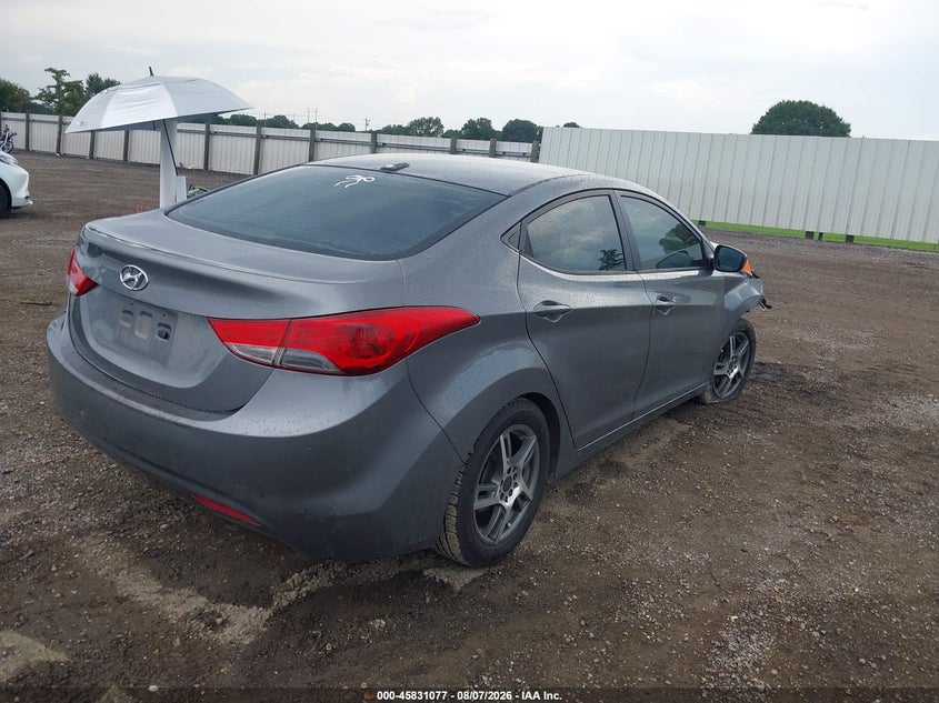 2012 HYUNDAI ELANTRA auction photo 4