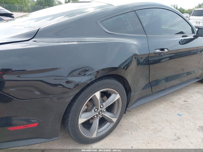 FORD MUSTANG - zdjęcie 17