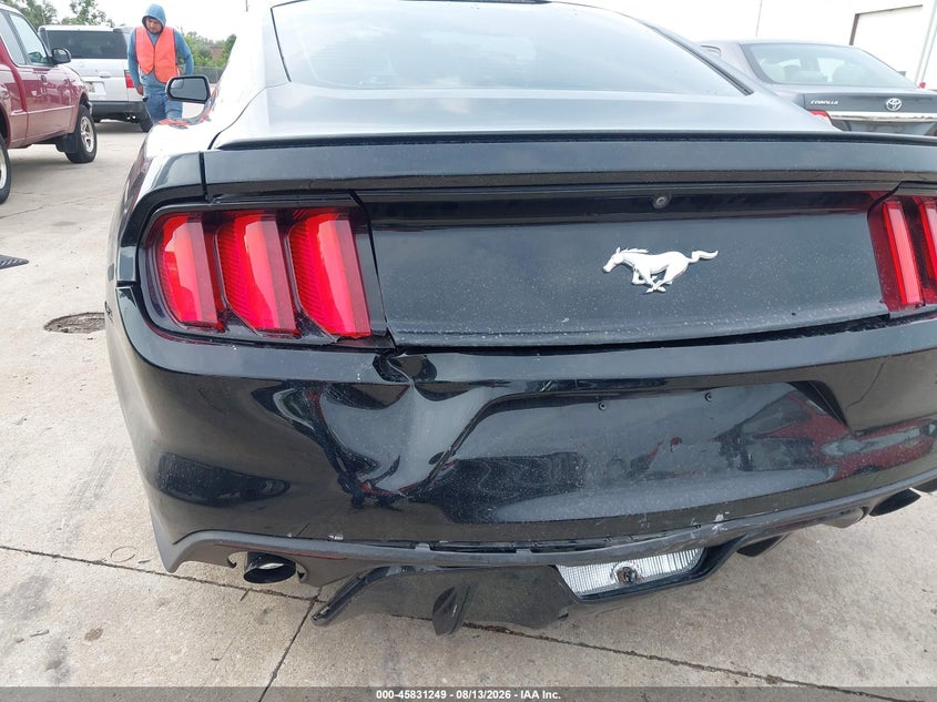 FORD MUSTANG - zdjęcie 6