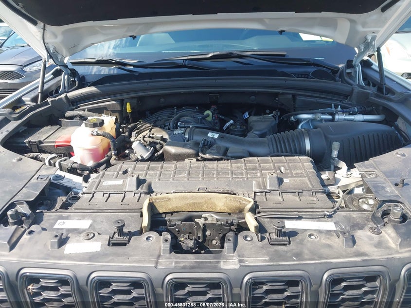 JEEP GRAND CHEROKEE - zdjęcie 10