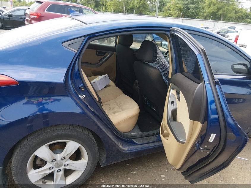 2013 HYUNDAI ELANTRA auction photo 8