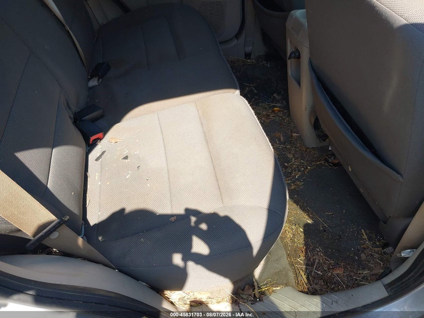 2010 FORD ESCAPE auction photo 8