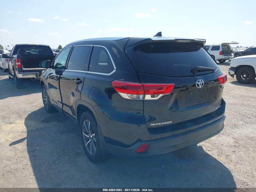 2017 TOYOTA HIGHLANDER auction photo 3