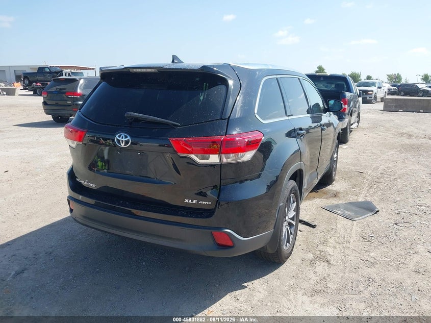 2017 TOYOTA HIGHLANDER auction photo 4