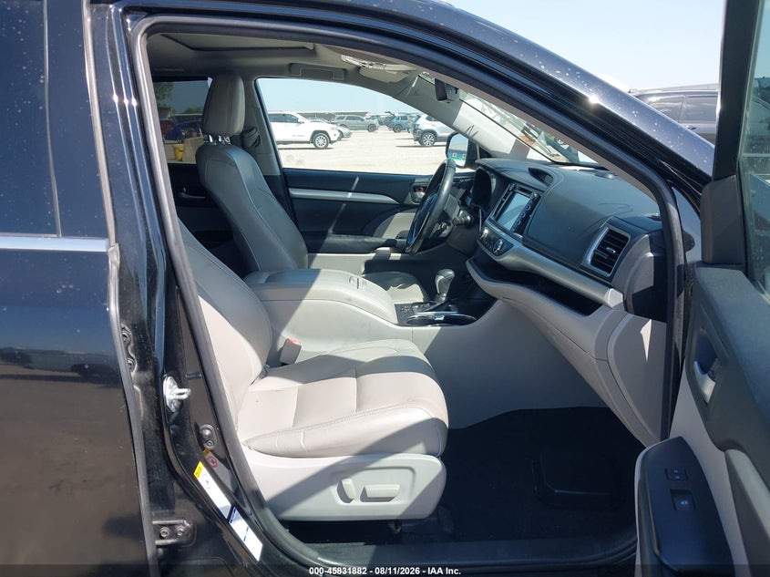 2017 TOYOTA HIGHLANDER auction photo 5