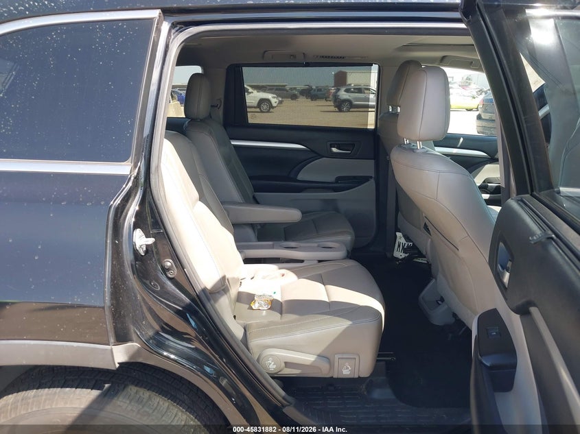 2017 TOYOTA HIGHLANDER auction photo 8