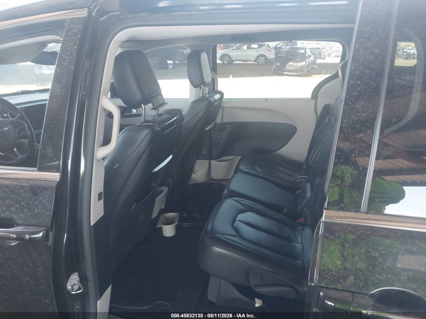 2017 CHRYSLER PACIFICA auction photo 8
