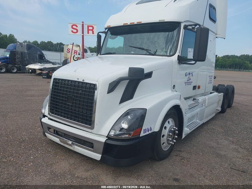 2007 VOLVO VN auction photo 2