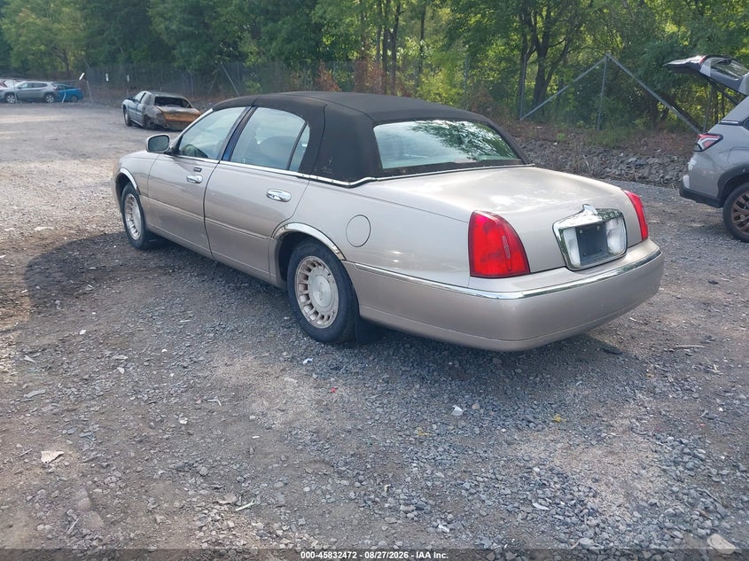 2002 LINCOLN TOWN CAR auction photo 3