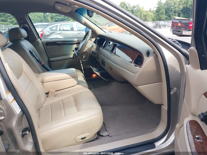 2002 LINCOLN TOWN CAR auction photo 5