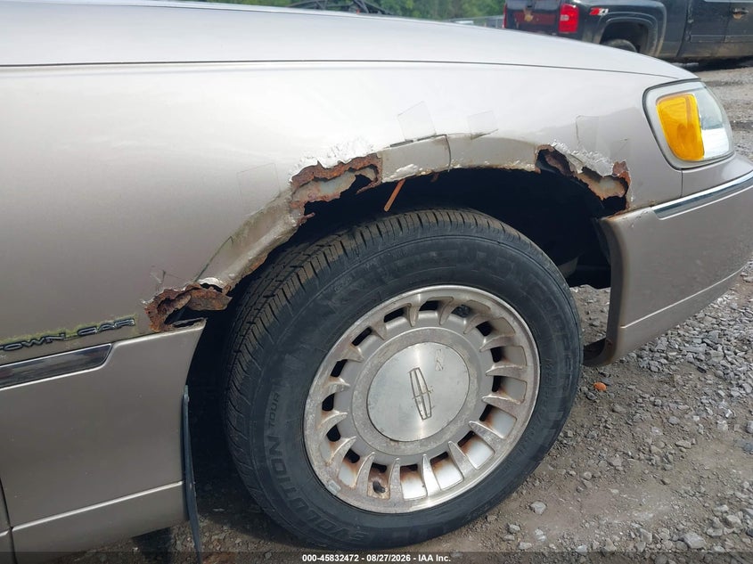 2002 LINCOLN TOWN CAR auction photo 6