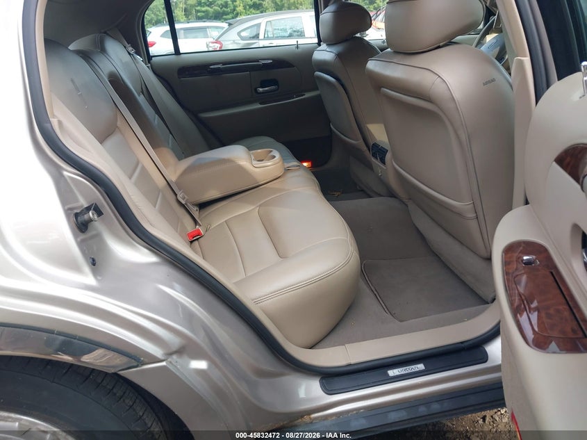 2002 LINCOLN TOWN CAR auction photo 8