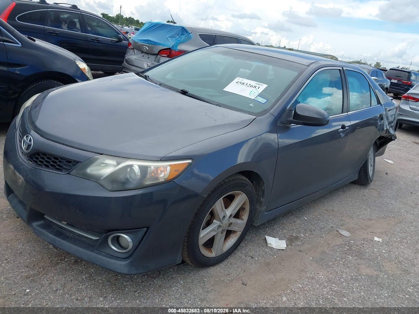 2014 TOYOTA CAMRY auction photo 2
