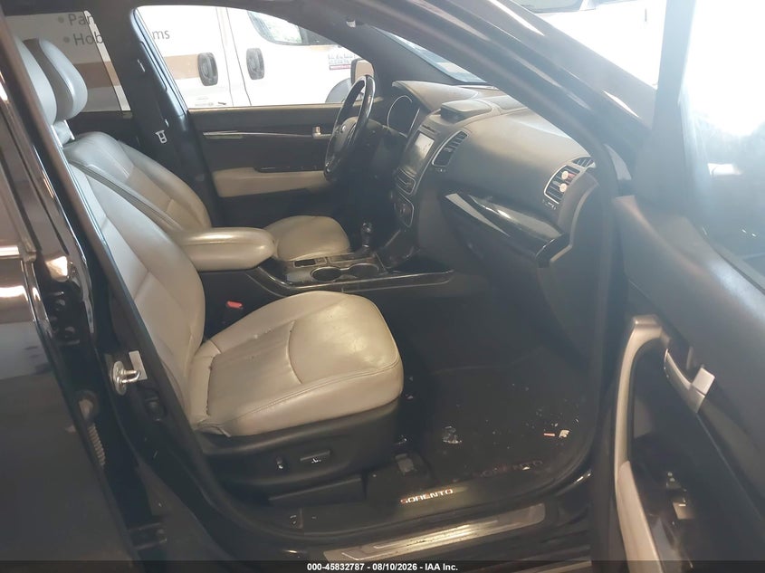 2014 KIA SORENTO auction photo 5