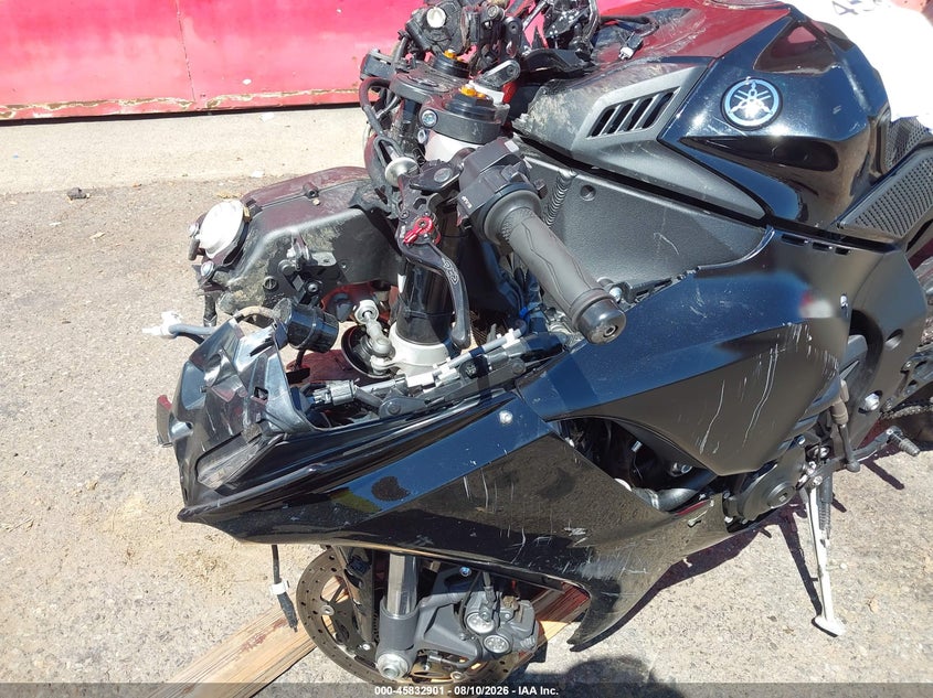 YAMAHA YZFR1 2022