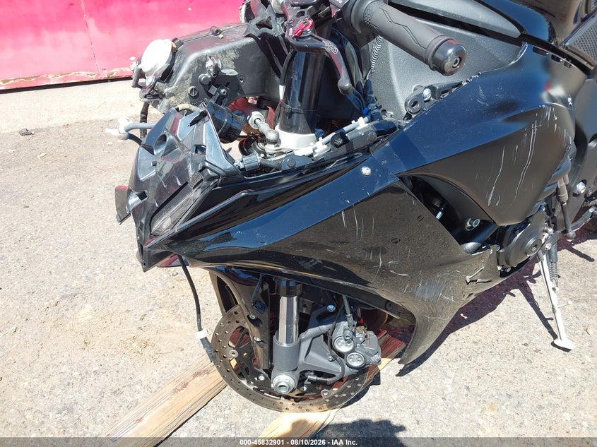 YAMAHA YZFR1 2022