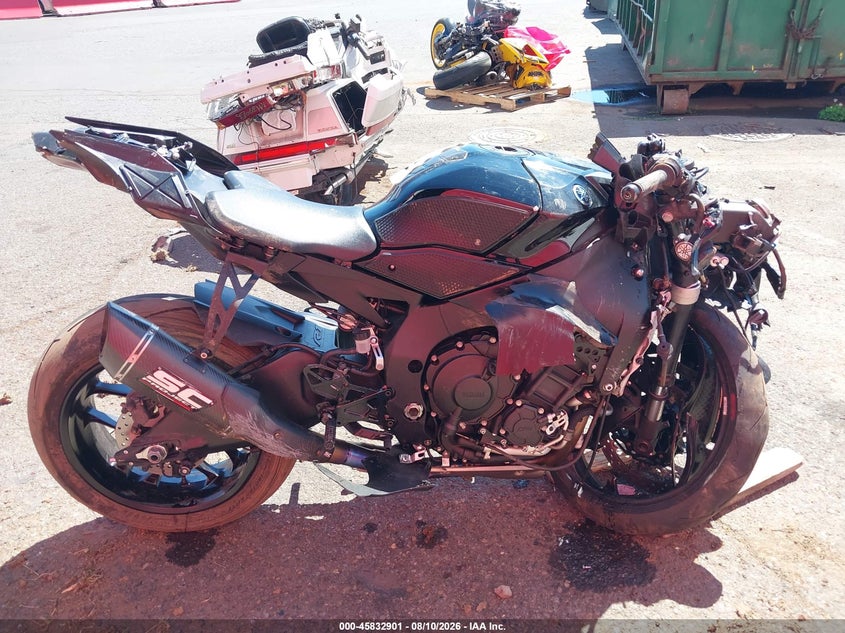 YAMAHA YZFR1 2022