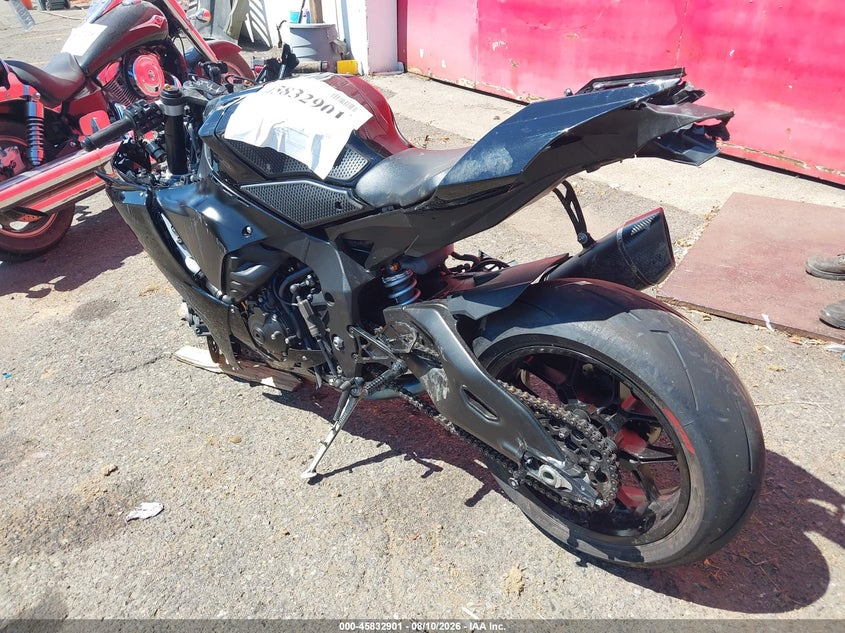 YAMAHA YZFR1 2022