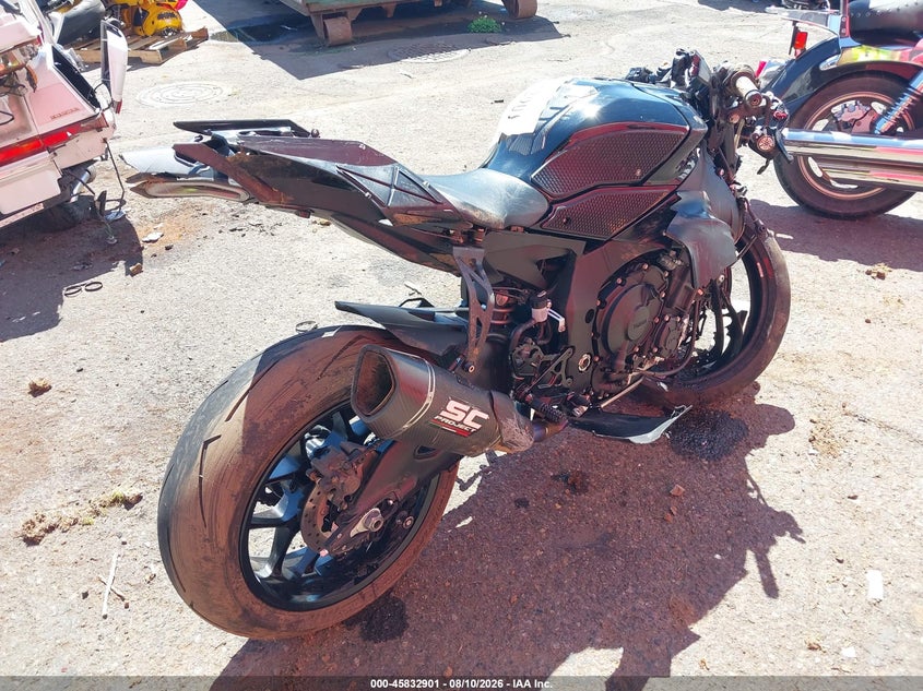 YAMAHA YZFR1 2022