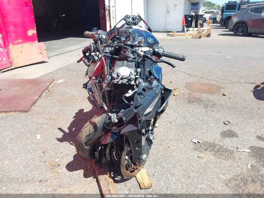 YAMAHA YZFR1 2022
