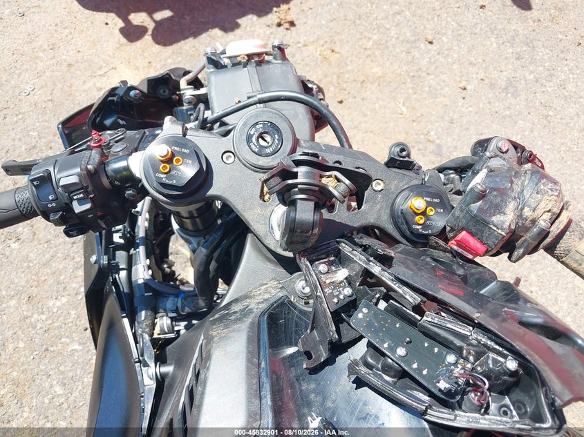 YAMAHA YZFR1 2022
