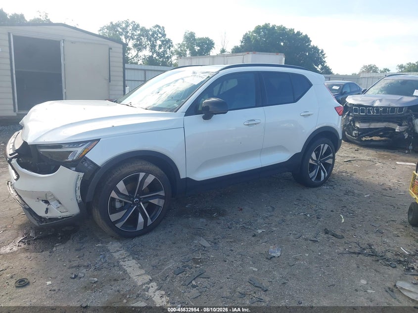 2024 VOLVO XC40 auction photo 2