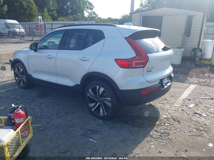 2024 VOLVO XC40 auction photo 3