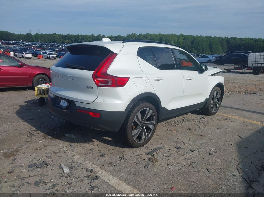 2024 VOLVO XC40 auction photo 4