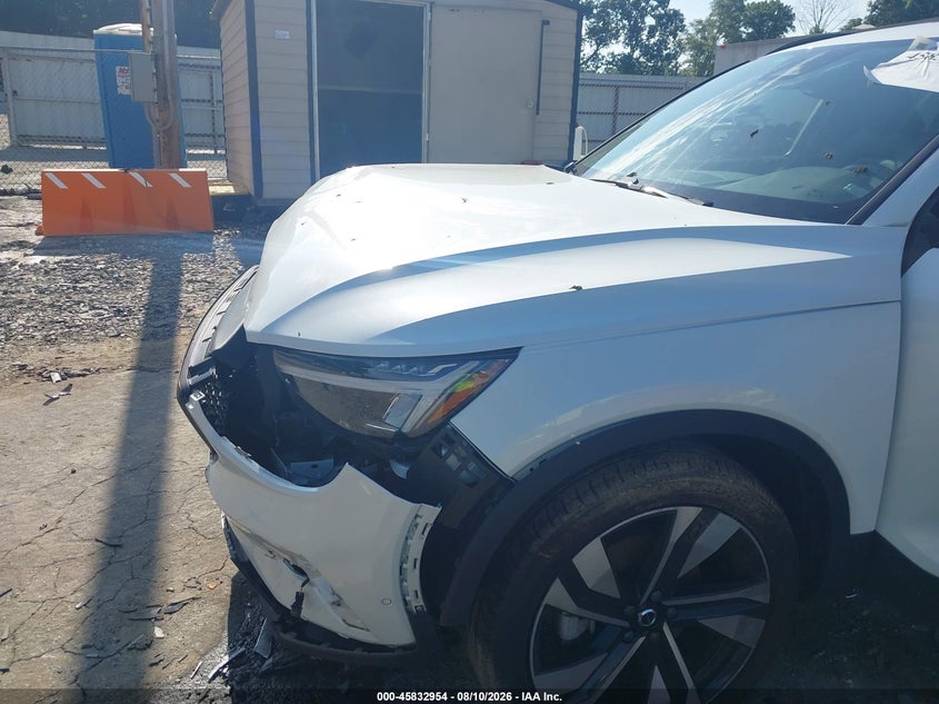 2024 VOLVO XC40 auction photo 6