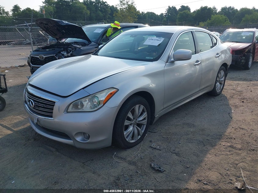 2011 INFINITI M37X auction photo 2