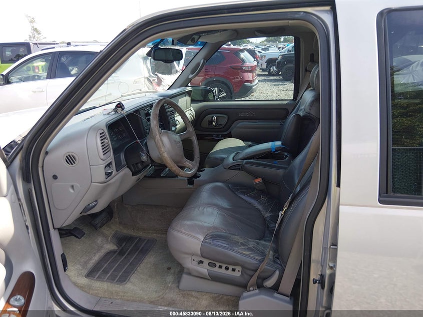 2000 GMC YUKON DENALI auction photo 5