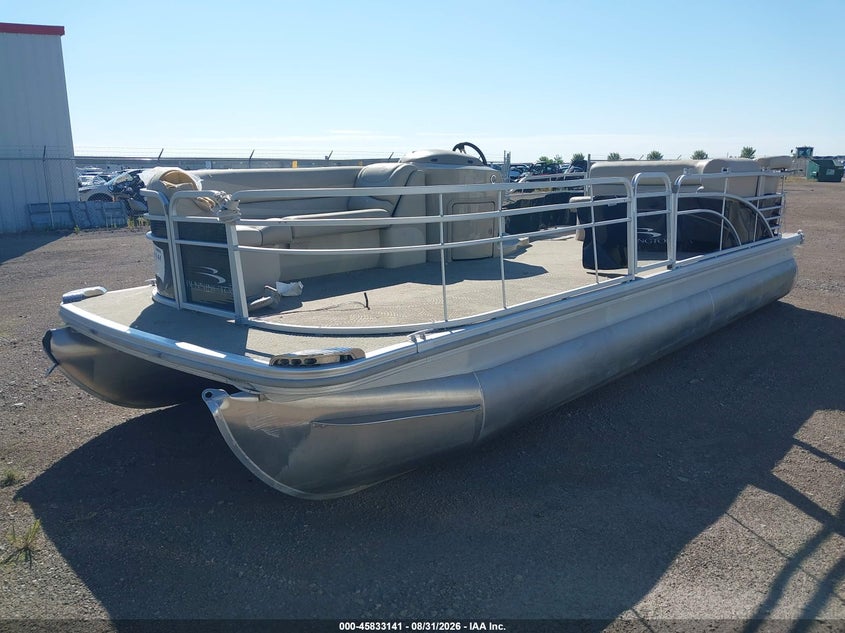 2013 BENNINGTON 2275GL auction photo 2