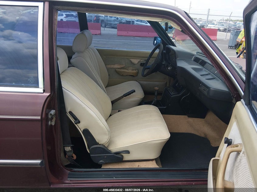 BMW 320 1983 VIN WBAAG3303D9011800
