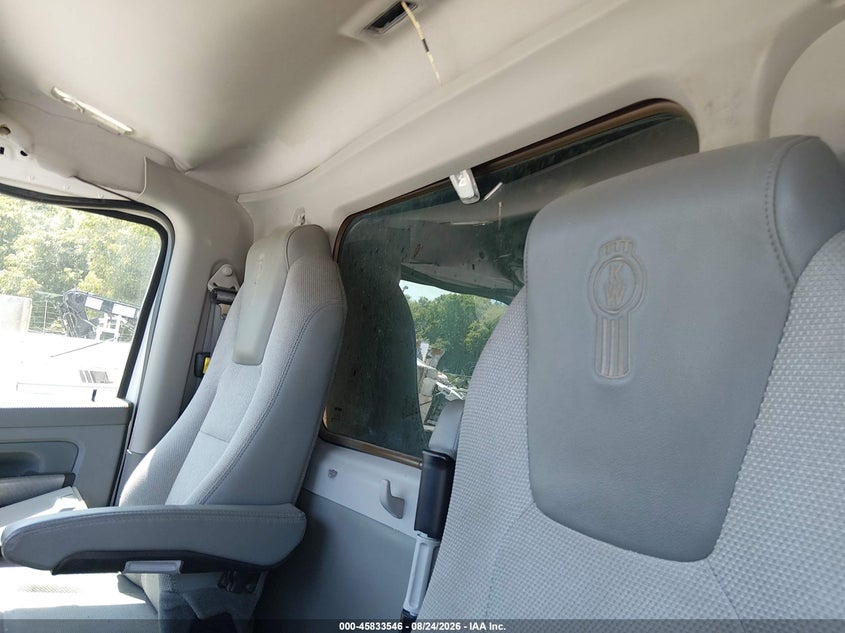 2016 KENWORTH CONSTRUCTION auction photo 6