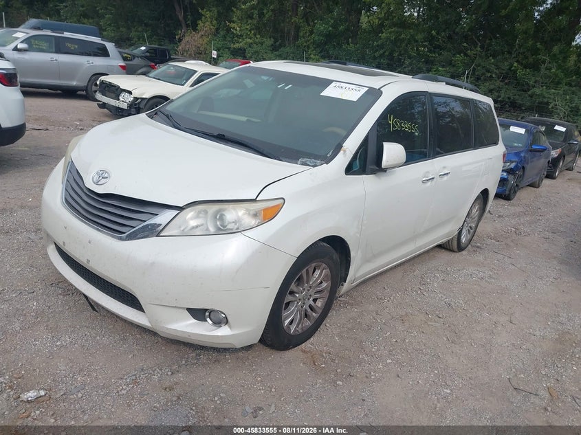 TOYOTA SIENNA - zdjęcie 2