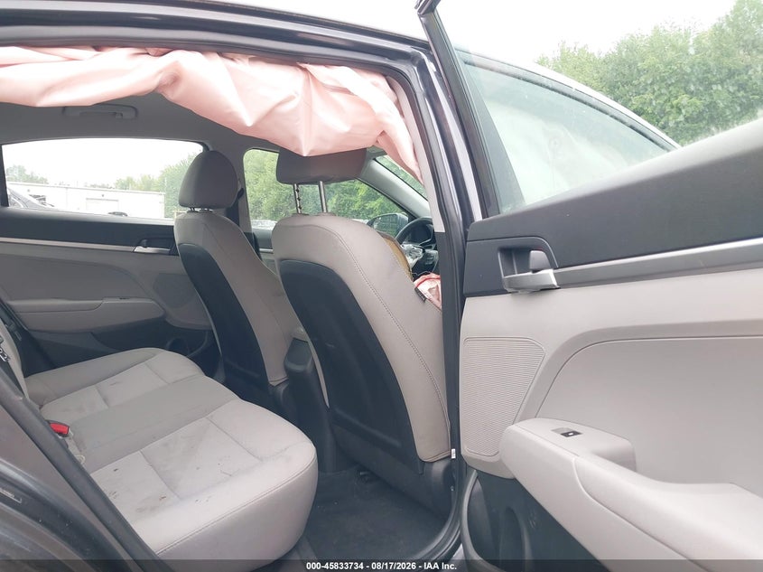 2020 HYUNDAI ELANTRA SE · Фото 8
