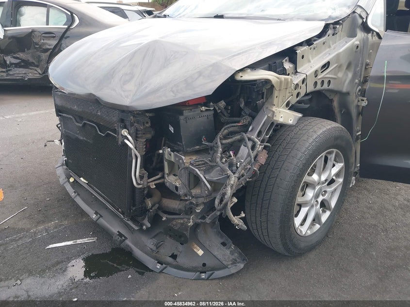 2022 CHRYSLER VOYAGER auction photo 6