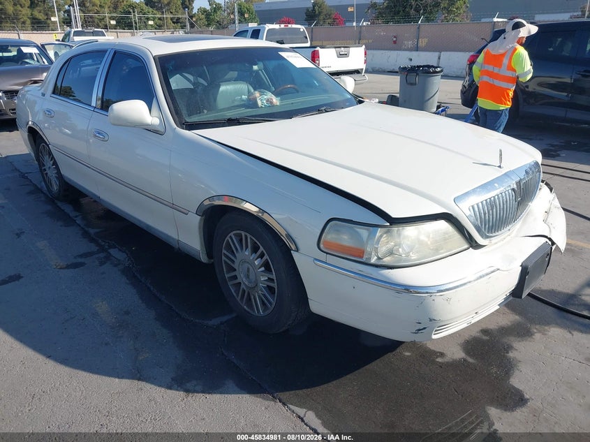2006 LINCOLN TOWN CAR auction photo 1