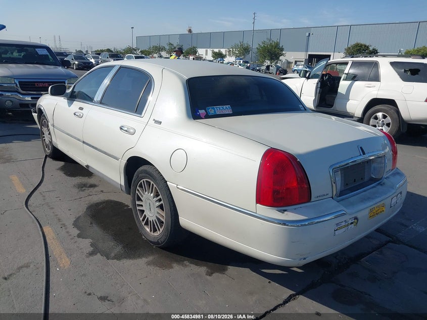 2006 LINCOLN TOWN CAR auction photo 3