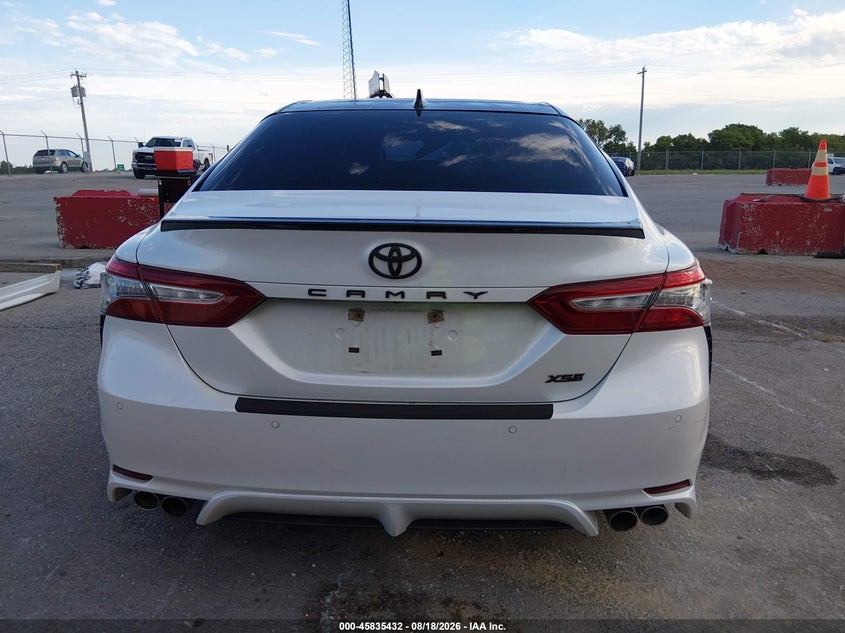TOYOTA CAMRY - zdjęcie 17