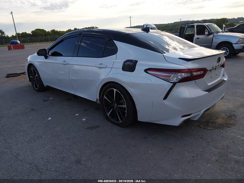 TOYOTA CAMRY - zdjęcie 3