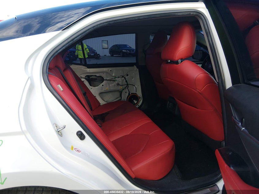 TOYOTA CAMRY - zdjęcie 8
