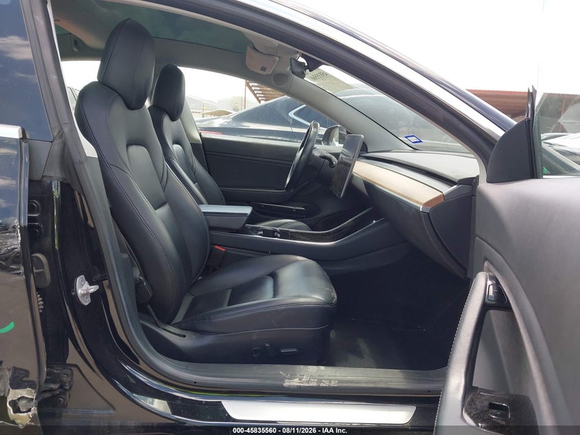 TESLA MODEL 3 - zdjęcie 5