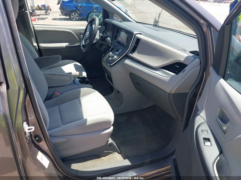 TOYOTA SIENNA 2018 VIN 5TDKZ3DC9JS919580